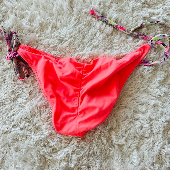 Coral bikini 32B top and Small bottom set - Victoria secret NWT - Picture 6 of 6